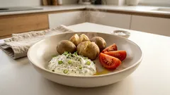 Pellkartoffeln mit Kräuterquark und Tomaten – unkompliziertes Sommeressen in 30 Minuten