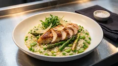 Grünes Erbsen-Bohnen-Risotto mit Hähnchen – cremig ohne Sahne, perfekt für Spargelzeit